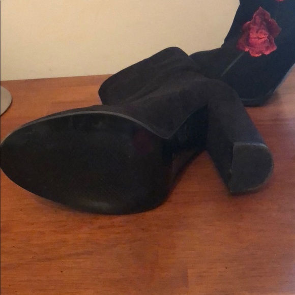 Rose Embroidered Booties - Picture 2 of 4